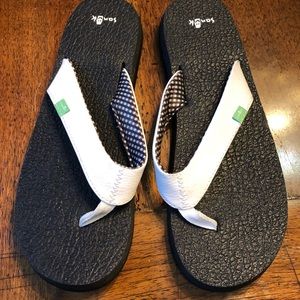Sanuk Flip Flops